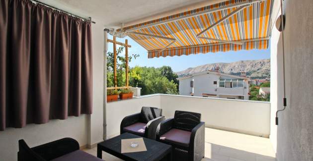 Appartamento Karamarko – con balcone grande