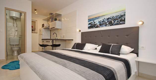 Monolocale Karamarko – con terrazza coperta