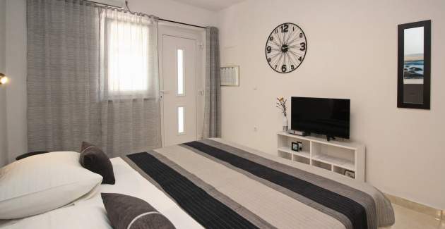 Monolocale Karamarko – con terrazza coperta