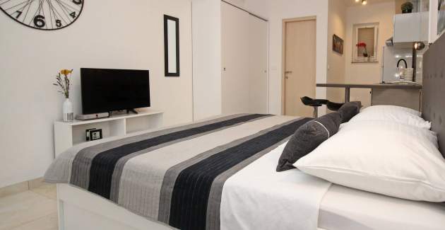 Monolocale Karamarko – con terrazza coperta