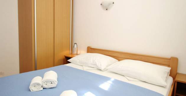 Apartment Knezevic - with Balcony and Parking