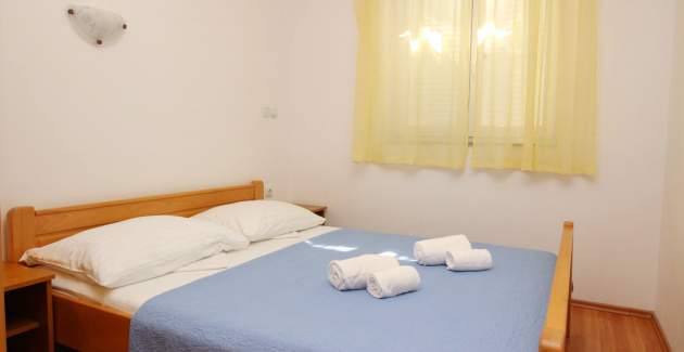 Apartment Knezevic - with Balcony and Parking