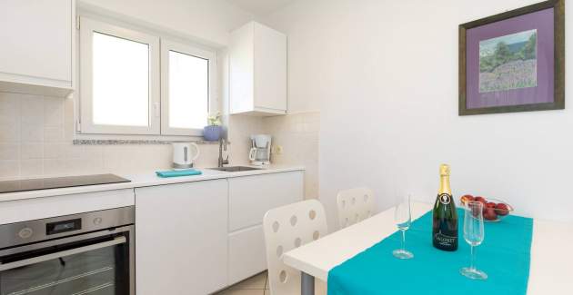 Apartment Lavendel - with Balcony, 250 m from the Beach