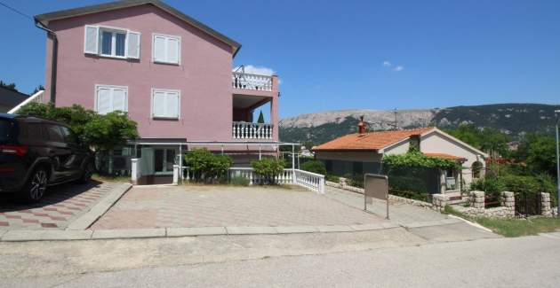 Apartment Lovincic No.1 - with Terrace, 200 m from the Beach 