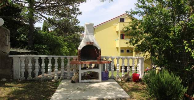 Apartment Lovincic No.1 - with Terrace, 200 m from the Beach 