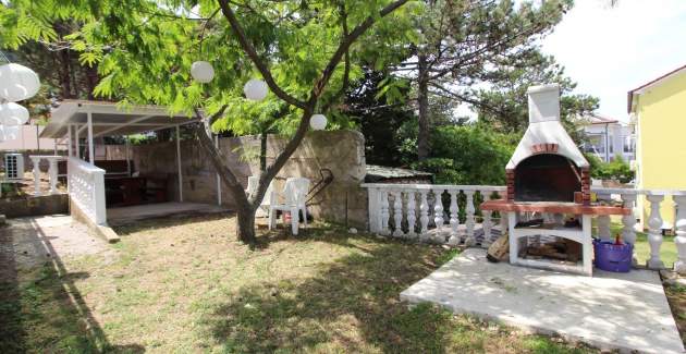 Apartment Lovincic No.1 - with Terrace, 200 m from the Beach 