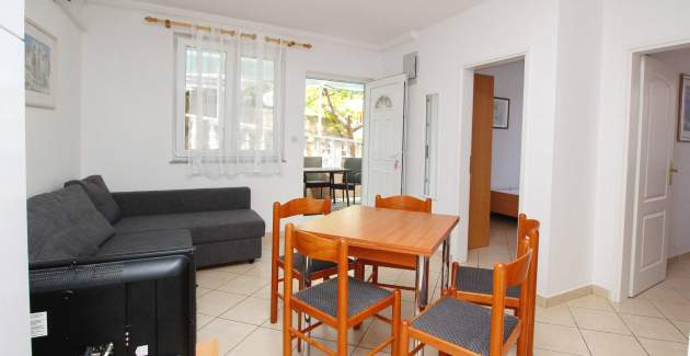 Apartment Lovincic No.3 - with Terrace, 200 m from the Beach