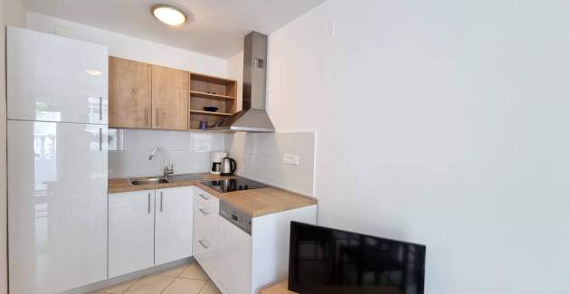 Apartment Lovincic No.3 - with Terrace, 200 m from the Beach