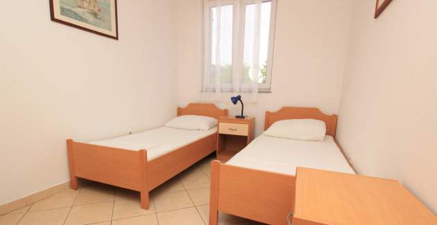 Apartment Lovincic No.3 - with Terrace, 200 m from the Beach