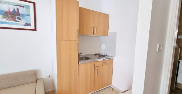 Studio Apartment Lovincic No.4 - with Terrace, 200 m from the Beach