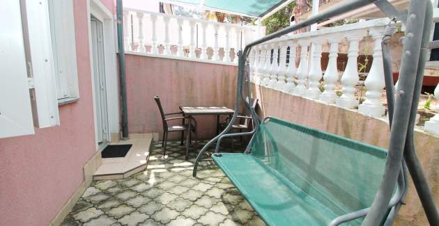 Studio Apartment Lovincic No.4 - with Terrace, 200 m from the Beach