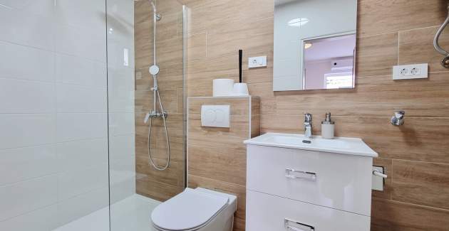 Studio Apartment Lovincic No.4 - with Terrace, 200 m from the Beach