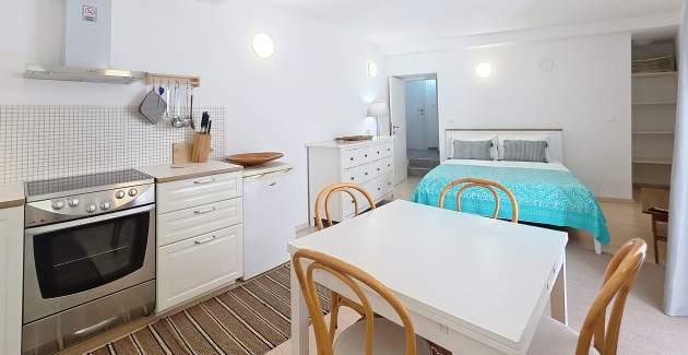 Studio Apartment Meratti - in the old Part of Baska, 200m from the Beach