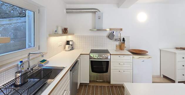 Studio Apartment Meratti - in the old Part of Baska, 200m from the Beach