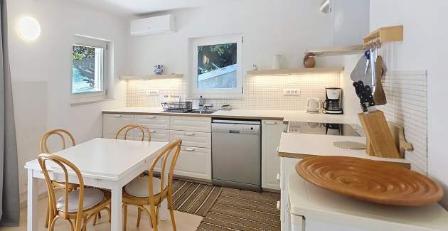 Studio Apartment Meratti - in the old Part of Baska, 200m from the Beach