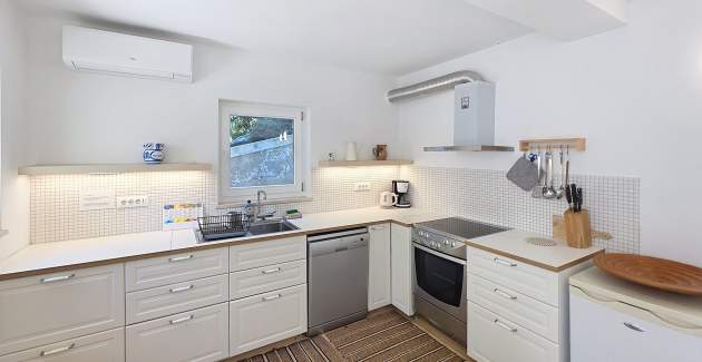 Studio Apartment Meratti - in the old Part of Baska, 200m from the Beach