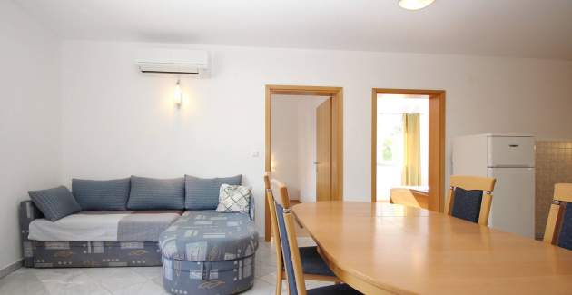 Apartment Mikulan Nara B - with Balcony, 350 m from the Beach