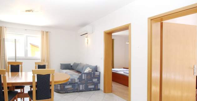 Apartment Mikulan Nara B - with Balcony, 350 m from the Beach