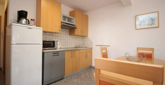 Apartment Mikulan Nara Priz - with Terrace, 350 m from the Beach