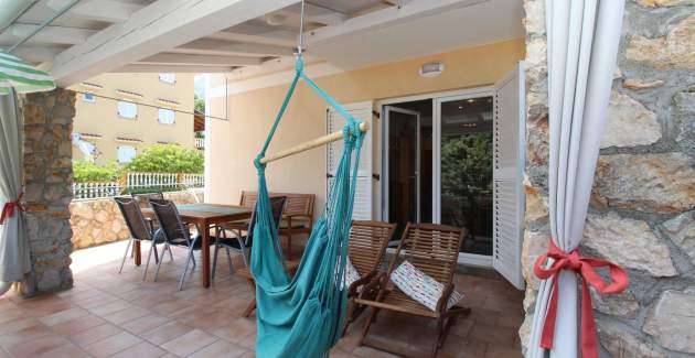 Apartment Mikulan Nara Priz - with Terrace, 350 m from the Beach