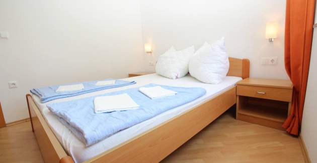 Apartment Mikulan Nara Priz - with Terrace, 350 m from the Beach