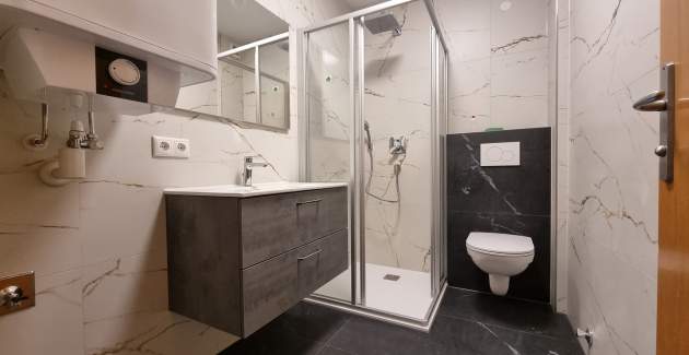 Apartment Mikulan Nara Priz - with Terrace, 350 m from the Beach