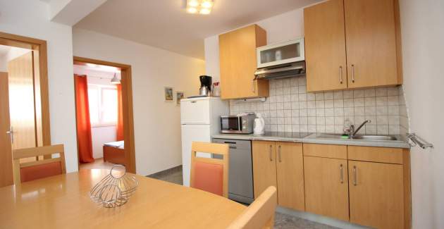 Apartment Mikulan Nara Priz - with Terrace, 350 m from the Beach