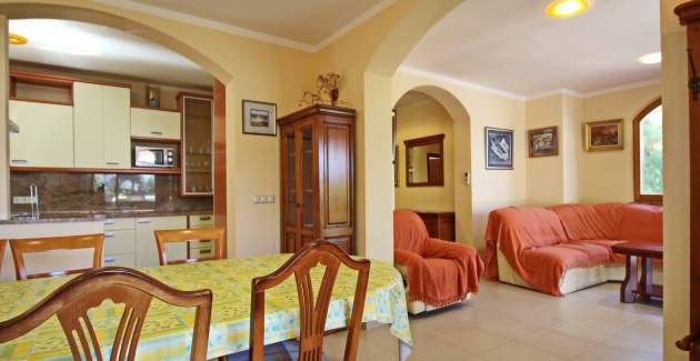 Appartamento Mrkus A6 priz - con terrazza, vicino alla spiaggia