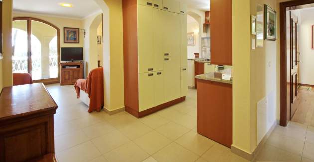 Appartamento Mrkus A6 priz - con terrazza, vicino alla spiaggia