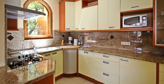 Appartamento Mrkus A6 priz - con terrazza, vicino alla spiaggia