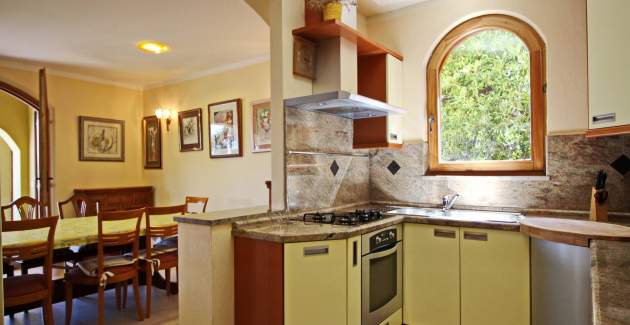 Appartamento Mrkus A6 priz - con terrazza, vicino alla spiaggia