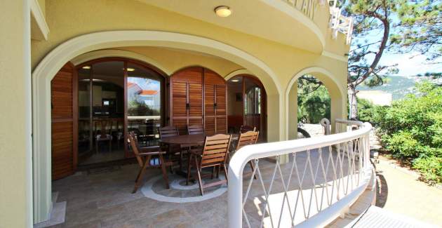 Appartamento Mrkus A6 priz - con terrazza, vicino alla spiaggia