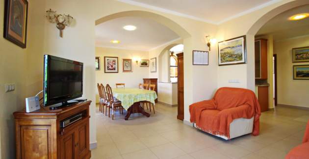 Appartamento Mrkus A6 priz - con terrazza, vicino alla spiaggia