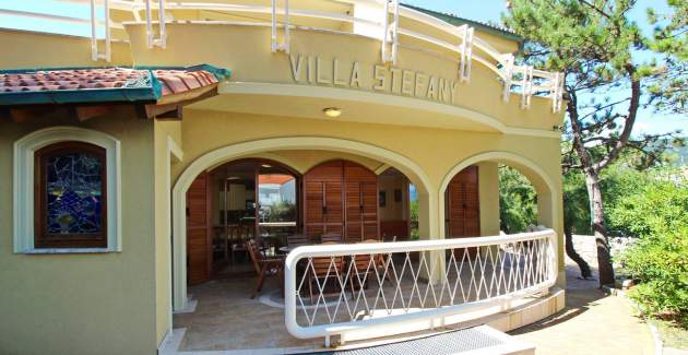 Appartamento Mrkus A6 priz - con terrazza, vicino alla spiaggia