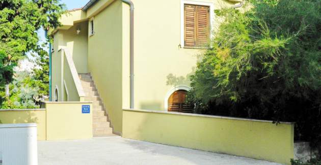 Appartamento Mrkus brdo - con balcone, vicino alla spiaggia