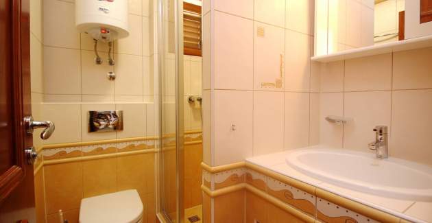 Appartamento Mrkus brdo - con balcone, vicino alla spiaggia