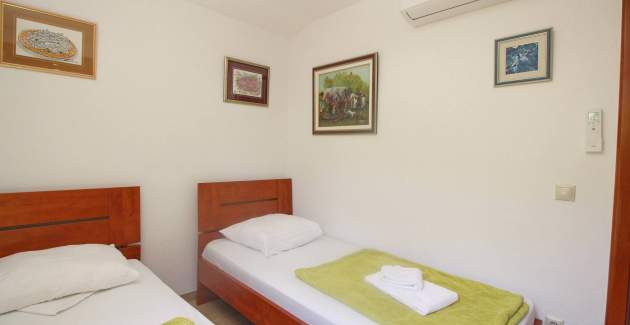 Appartamento Mrkus brdo - con balcone, vicino alla spiaggia