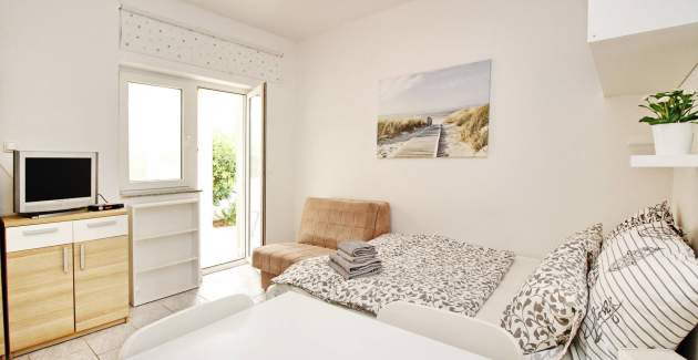 Studio Apartment Rozman Beach - near the Beach, with Terrace