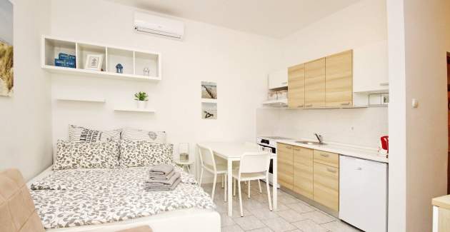 Studio Apartment Rozman Beach - near the Beach, with Terrace