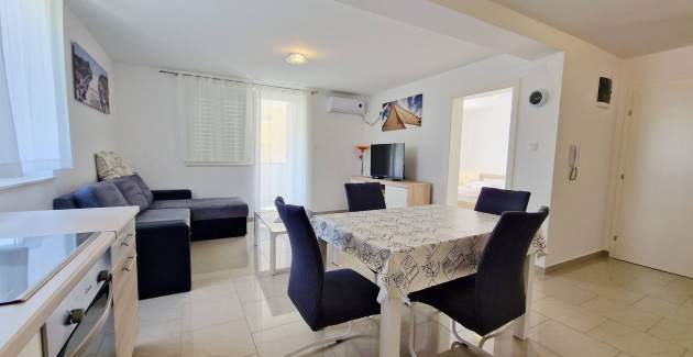 Apartment Slabek - with Balcony, 300 m from the Beach