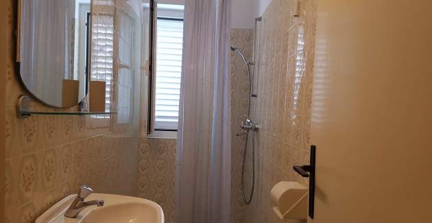 Appartamento Gabrijela per 4–6 persone – con balcone, a 450 m dalla spiaggia