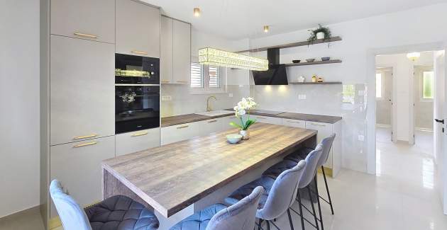 Modern apartment Gabrijela for 4 persons - with Balcony, 450 m from the Beach
