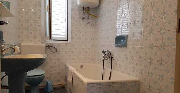 Appartamento Gabrijela per 4–6 persone – con balcone, a 450 m dalla spiaggia