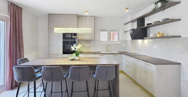 Modern apartment Gabrijela for 4 persons - with Balcony, 450 m from the Beach