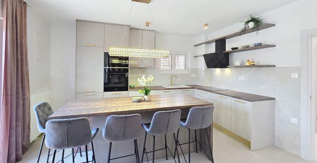 Modern apartment Gabrijela for 4 persons - with Balcony, 450 m from the Beach