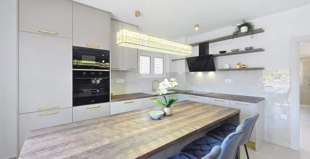 Modern apartment Gabrijela for 4 persons - with Balcony, 450 m from the Beach