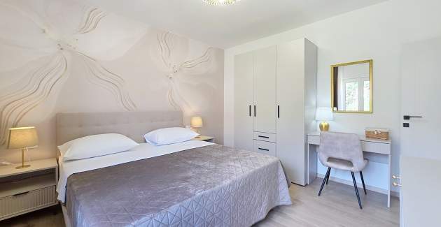 Modern apartment Gabrijela for 4 persons - with Balcony, 450 m from the Beach