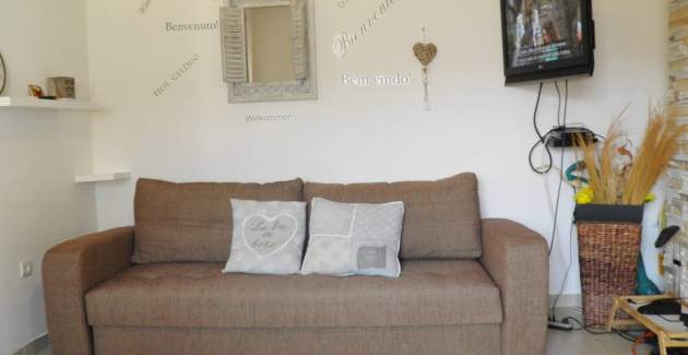 Apartment Starcevic-Filipovic with a Backyard and BBQ, 150 m from the Beach