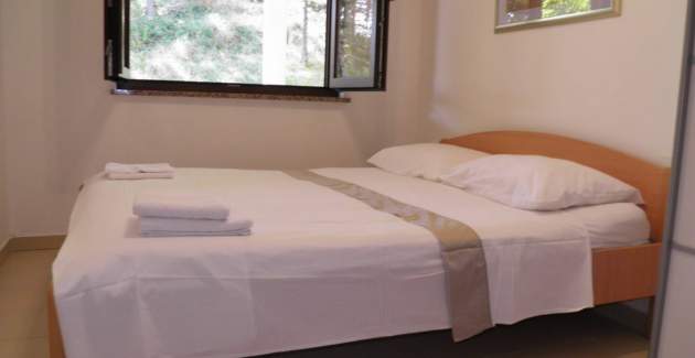 Apartment Starcevic-Filipovic with a Backyard and BBQ, 150 m from the Beach