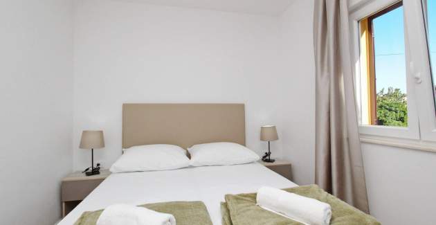 Šarmantan apartman Sunshine br.4 – s balkonom, 300 m od plaže